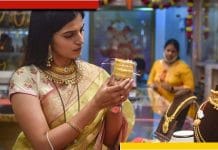 Gold Price Today: সোনার দাম হল সস্তা, এটাই কি সোনা কেনার উপযুক্ত সময়? gold market girl india