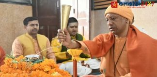 CM Yogi performed Rudrabhishek in Gorakhnath temple