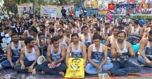 Job seekers wear black clothes against the government in the 700-day movement
