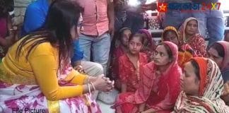 মাড়গ্রামে মৃত তৃণমূল কর্মীদের বাড়িতে শতাব্দী! পরিবারকে সরকারি চাকরির আশ্বাস সাংসদের