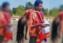 odisha-man-carries-wife's-body-on-shoulder-after-her-death