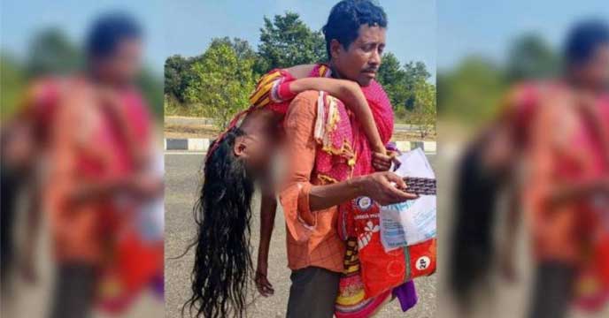 odisha-man-carries-wife's-body-on-shoulder-after-her-death