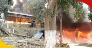হু হু করে জ্বলছে আগুন। লেলিহান শিখার মাঝে শতায়ু বৌদ্ধ ভিক্ষু (Buddhist monk) পুড়ে যাচ্ছিলেন। তাঁর এই জীবন্ত পুড়ে যাওয়ার মুহূর্ত দেখে হতবাক সবাই। এভাবেও মৃত্যু হয়...!