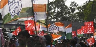 সাগরদিঘিতে (Sagardighi by-election) সকাল থেকে শুরু হয়েছে গণনা শুরুতেই চমক দিলেন বাম সমর্থিত কংগ্রেস প্রার্থী বাইরন বিশ্বাস৷ এখনও অবধি পাওয়া খবর অনুযায়ী, প্রথম রাউন্ড গণনার শেষে এগিয়ে রয়েছে কংগ্রেস প্রার্থী।