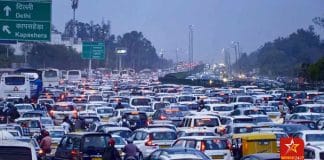 মেরামত ও নির্মাণ কাজের কারণে দিল্লির (Delhi) কিছু বড় রাস্তা বন্ধ করে দেওয়া হয়েছে। যার জেরে টানা তৃতীয় দিন অর্থাৎ বুধবার জ্যামের (Delhi Expressway) কবলে পড়েছেন মানুষ। ঘ