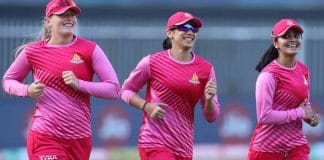 ফ্র্যাঞ্চাইজিগুলি টিম ইন্ডিয়ার কিছু উজ্জ্বল মহিলা ক্রিকেটারদের জন্য প্রচুর পরিমাণে ব্যয় করেছে। তাদের মধ্যে একজন ভারতের তারকা হারলিন দেওলের নাম (Harleen Deol), যিনি গুজরাট জায়ান্টসের সদস্য।