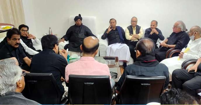 Opposition parties leaders discussing at a meeting