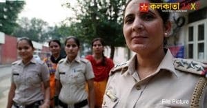 এখন পশ্চিমবঙ্গে (West Bengal) আইন পরিচালনা করতে দেখা যাবে। রাজ্যের মহিলা, শিশু ও সমাজকল্যাণ দফতরের মন্ত্রী শশী পাঞ্জা বুধবার ঘোষণা করেছেন, শীঘ্রই কনস্টেবল পদে ট্রান্সজেন্ডারদের নিয়োগ দেওয়া হবে