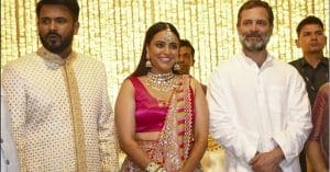 বলিউড অভিনেত্রী স্বরা ভাস্করকে (Swara Bhaskar) তার স্বামী ফাহাদ আহমেদের (Fahad Ahmad) সঙ্গে দেখা গেছে। এই অভিনেত্রীর রিসেপশন পার্টির প্রথম ঝলক