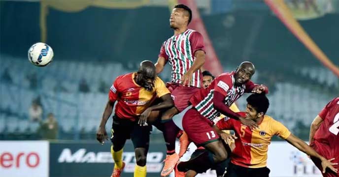 East Bengal FC and Mohun Bagan AC players on the field