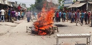 Chaos and violence in Kaliaganj, North Dinajpur over recovery of naked girl's body