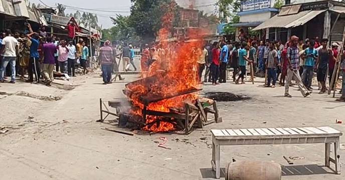 Chaos and violence in Kaliaganj, North Dinajpur over recovery of naked girl's body