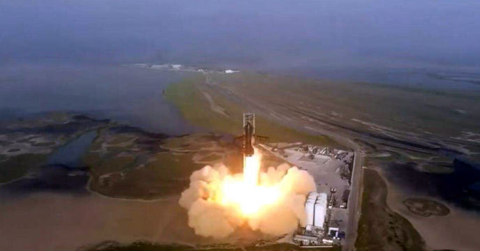 SpaceX Starship Rocket Explodes in Midair After Launch
