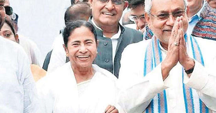 Bihar CM Nitish Kumar meets West Bengal CM Mamata Banerjee