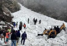 Rohtang Pass Transforms into a Winter Paradise, Tourists Enjoy the Snowy Peaks