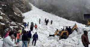 Rohtang Pass Transforms into a Winter Paradise, Tourists Enjoy the Snowy Peaks