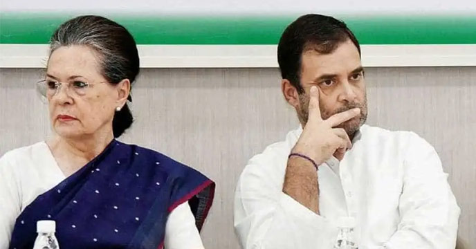 Sonia Gandhi and Rahul Gandhi at a Congress Party event