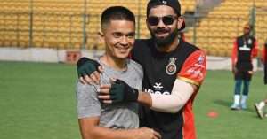Virat Kohli and Sunil Chhetri posing for a photo
