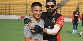 Virat Kohli and Sunil Chhetri posing for a photo