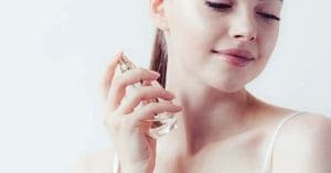 Avoid Skin Irritation: Fragrance Experts Recommend Not Applying Perfume Directly on Skin