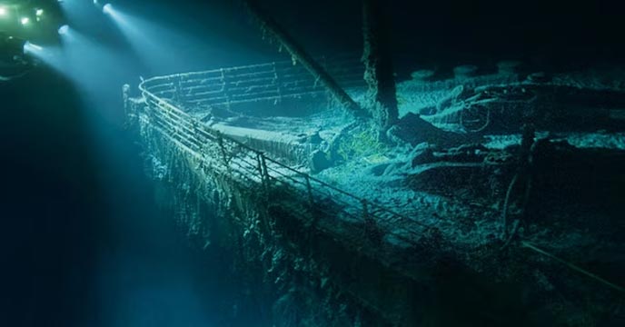 Camera Peeks Inside the Sunken Titanic