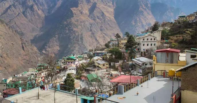 Unveiling the Danger: Cracks in Houses Threaten Joshimath's Relatively Protected Area