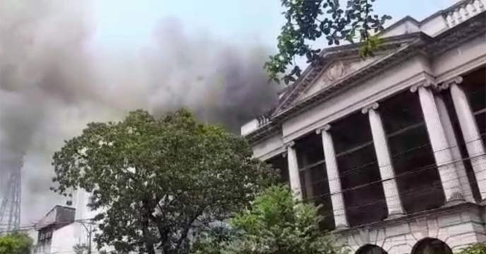 Emergency in Kolkata: Sharaf House near Raj Bhavan Engulfed in Devastating Fire at Dharmatala