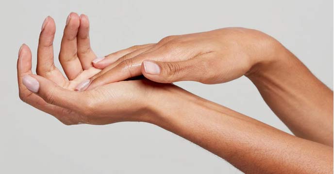 Say Goodbye to Rough Hands: Home Tricks to Soothe and Repair Skin from Alkaline Soap Use