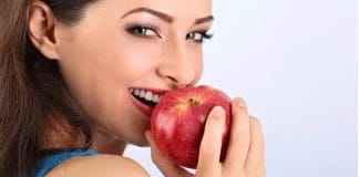 eat-apple-daily-to-keep-stomach-problems-at-bay