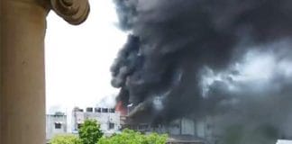A terrible fire broke out near the Raj Bhavan in Kolkata Dharmatala