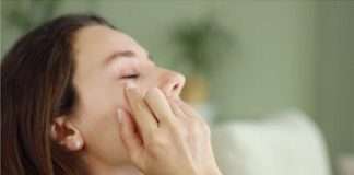 woman-eye-drops