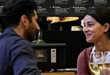 পর্তুগালের রেস্তোরাঁয় যুগলে আদিত্য-অনন্যা, উৎসাহিত নেটিজেনরা