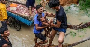 delhi flood girl