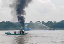 বাংলাদেশে তেল বহনকারী জাহাজ জ্বলছে,তীব্র বিস্ফোরণের আশঙ্কা