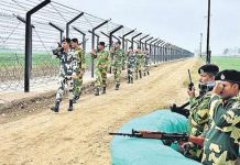 বাংলাদেশ সীমান্তে ১১ কোটি টাকার অধিক সোনা বাজেয়াপ্ত, রোহিঙ্গা পাচারকারী ধৃত BSF India-Bangladesh Border