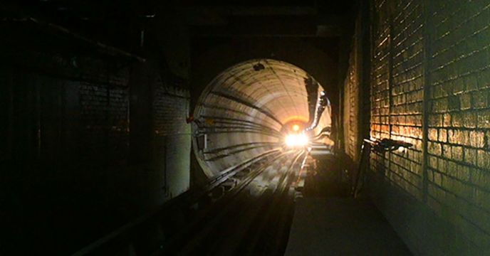 Dead body found in kolkata metro railway tunnel