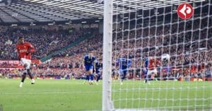 Manchester United Defeats Everton 2-0