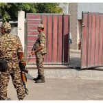 The Kolkata24x7 | Politics CRPF ঘিরে রাখল অভিজাত আবাসন, শুরু ইডির তল্লাশি