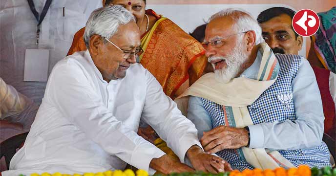 Prime Minister Narendra Modi with Bihar Chief Minister Nitish Kumar during a public meeting