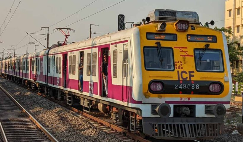 local-trains-cancelled-traffic-block-for-work-in-sealdah-division