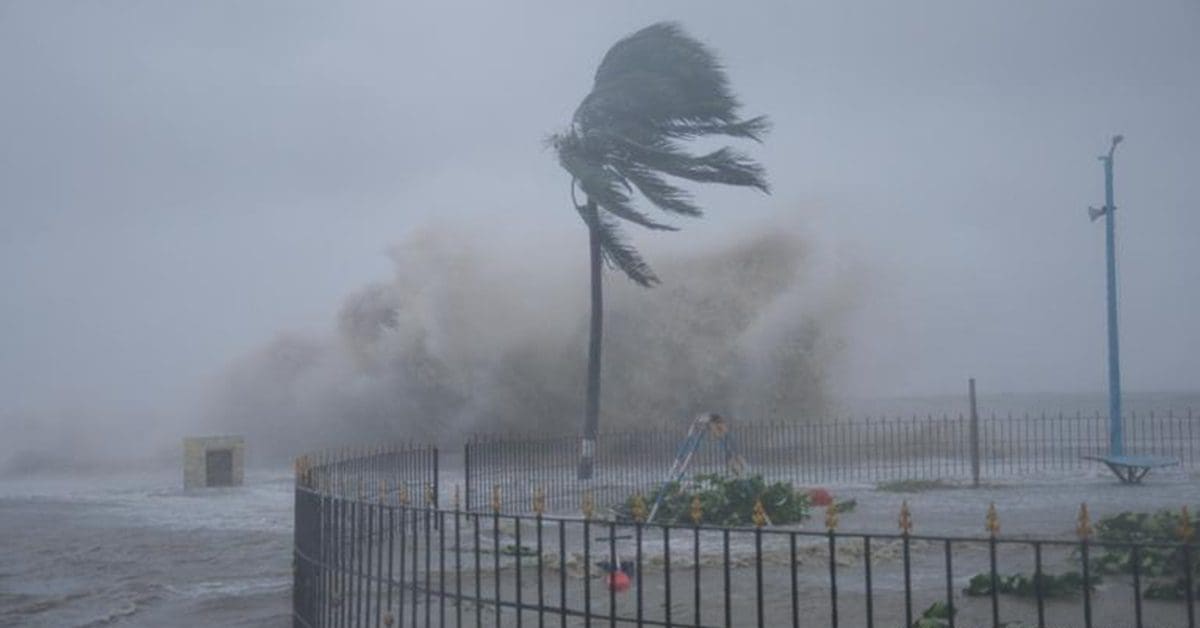 cyclone remel কয়েকঘন্টার মধ্যেই আছড়ে পড়বে সাইক্লোন 'দানা', দাবি হাওয়া অফিসের