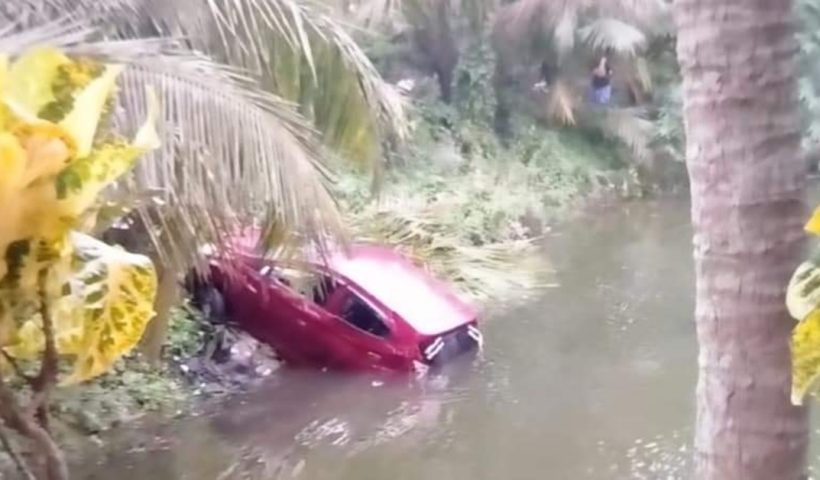 private car lost control and fell into the pond at tamlu in east medinipur 3 dead
