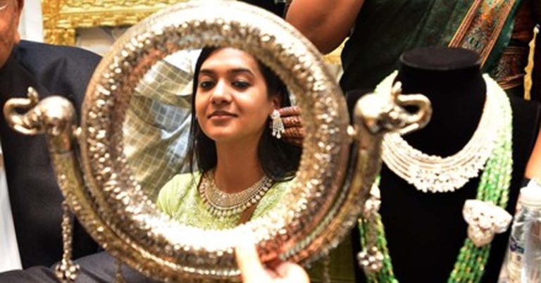 Gold Price:  ৪৩০০ টাকা অবধি সোনার দাম কমল, কলকাতায় রেট কত?