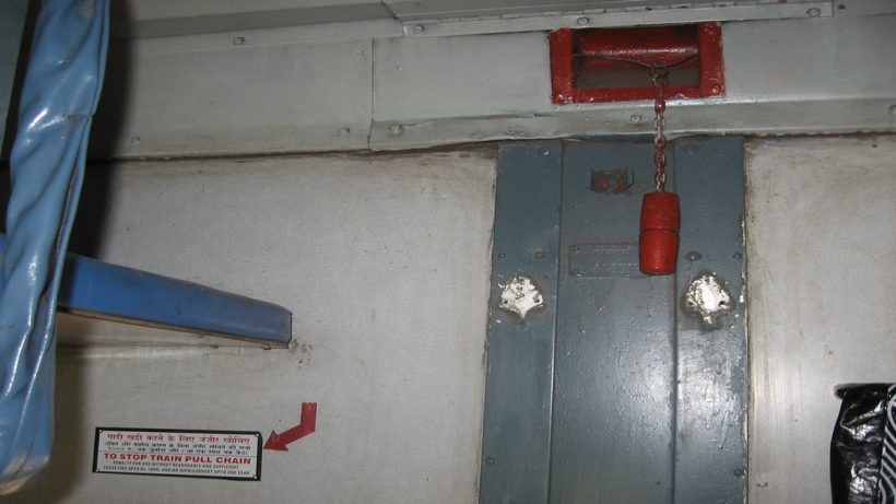 know the chain pulling rules in indian railways, ভারতীয় রেলে ট্রেনে চেন টানার নিয়ম