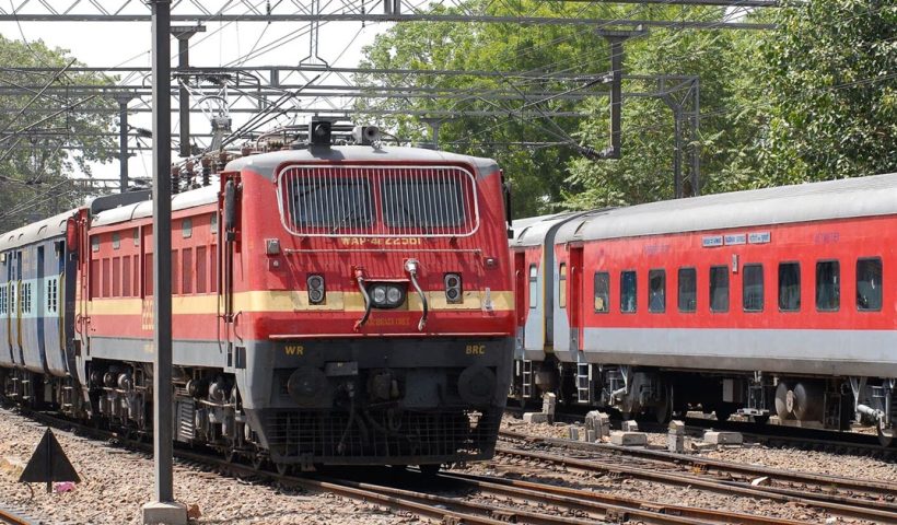 10 lakh insurance will be available by traveling on Indian Railways express train for just 35 paise , ৩৫ পয়সার বদলে যাত্রীদের ১০ লাখের বীমা ভারতীয় রেলে
