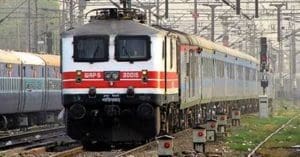 Indian Railways has provided two mobile numbers for cleaning train coach and toilets, ট্রেনের কামরা অপরিষ্কার-অপরিচ্ছন্ন টয়লেট? এই দু'টি নম্বর সেভ রাখলেই কেল্লাফতে