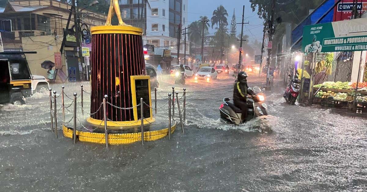 kerala ran আচমকা আসা অতি ভারী বৃষ্টিতে ৪ জনের মৃত্যু, লাল সতর্কতা জারি রাজ্যে