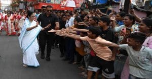 when will mamata banerjee start campaigning in north and south kolkata and diamond harbor lok sabha constituencies, এবার 'ঘরের মাঠে'র খেলায় বড় তোড়জোড় মমতার, বিশেষ পরিকল্পনা অভিষেকের জন্য