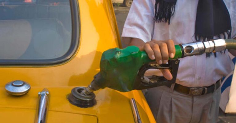 Petrol Diesel Rate: তেল বিক্রি হচ্ছে ৯৯.৮২ টাকায়, আপনার শহরে রেট কত জানুন