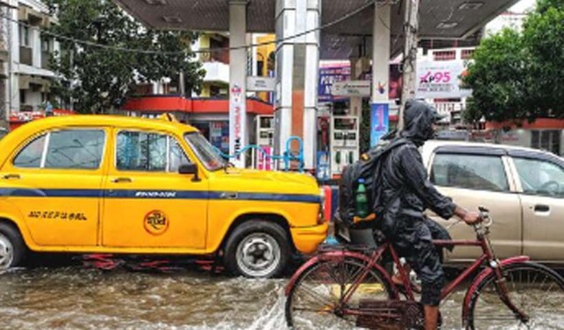 petrol diese ছুটির দিনে বাংলায় আচমকা সস্তা হল জ্বালানি তেল, জানুন নয়া রেট